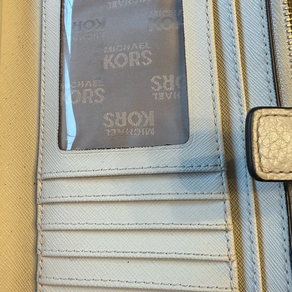 Michael Kors Cream wallet - Picture 5 of 6